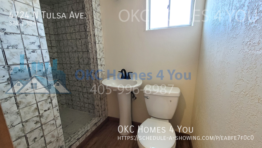 Large mid-century modern in Bush Hills 4th Addition - 3 bed, 3 bath! property image
