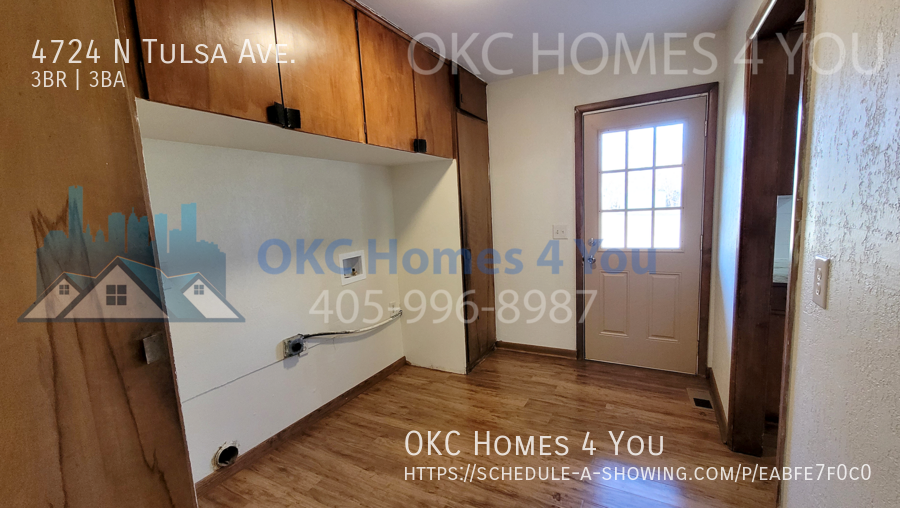 Large mid-century modern in Bush Hills 4th Addition - 3 bed, 3 bath! property image