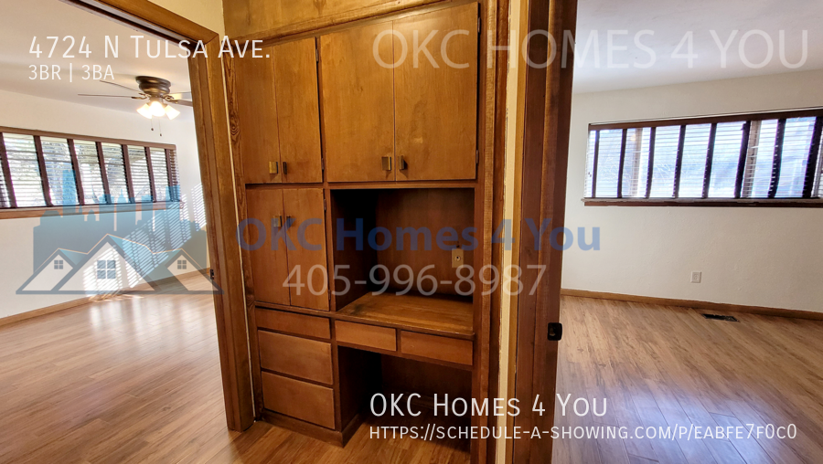 Large mid-century modern in Bush Hills 4th Addition - 3 bed, 3 bath! property image