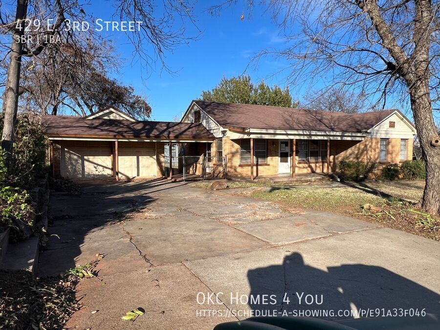 Start The New Year Here! 3 Bedroom, 1 Blk. So.of UCO property image