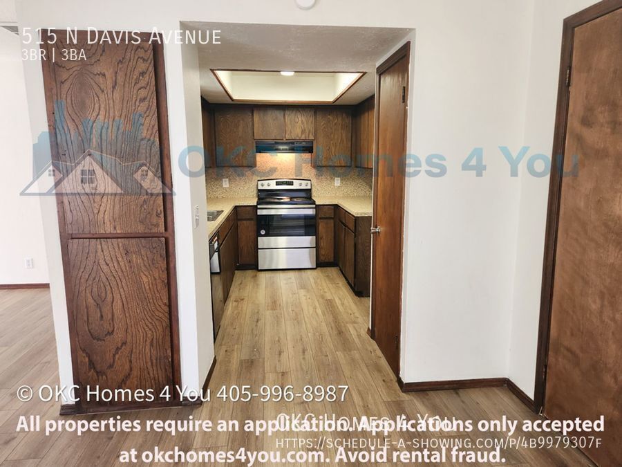 Large 3 bed, 2 1/2 bath duplex. property image