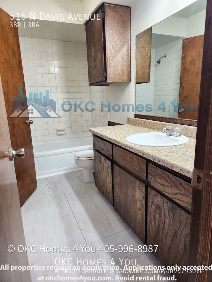 Large 3 bed, 2 1/2 bath duplex. property image